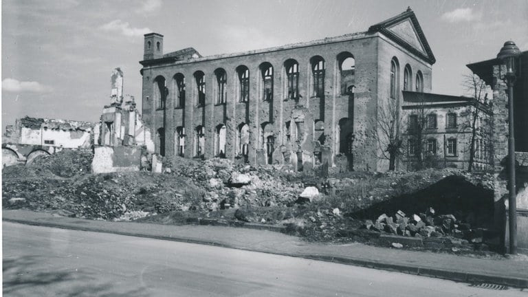 Trier gedenkt der Bombenangriffe vor 80 Jahren. Bei den Angriffen wurde auch die Konstantin-Basilika stark beschädigt.