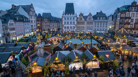 Der Weihnachtsmarkt in Trier: Die Händler sind mit dem bisherigen Geschäft zufrieden. Am Sonntag hat der Trierer Weihnachtsmarkt das letzte Mal geöffnet. 