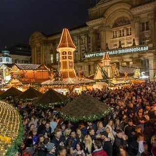 Vor fast 30 Jahren, im Jahr 1997, brachte der Trierer Kurt Stroscher den deutschen Weihnachtsmarkt nach Birmingham.