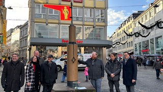 Ein Jahr nach der Zerstörung kehrt der Pranger nach Trier zurück. Er ist ein Symbol für die mittelalterliche Stadtgeschichte. 