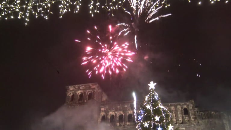 Feuerwerk über Porta Nigra in Trier