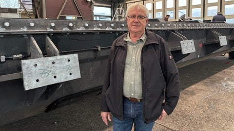 Thomas Heinze ist Bauhofleiter beim Wasserstraßen- und Schifffahrtsamt in Trier. Er sagt, das neue Schleusentor für Müden wird bis zum 14. Januar fertig. 