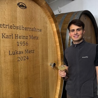 Lukas Metz in seinem Weinkeller in Meckenheim.