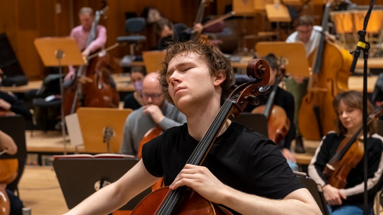  Produktion Tavener Cellokonzert „The protecting veil” mit Lionel Martin, Stuttgarter Kammerorchester und Dirigentin Corinna Niemeyer