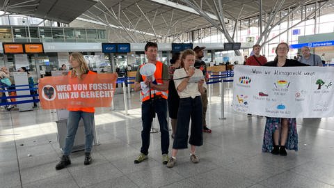 Klima-Protest am Stuttgarter Flughafen