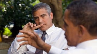 George Clooney 2010 im Gespräch mit dem damaligen Präsidenten Barack Obama.