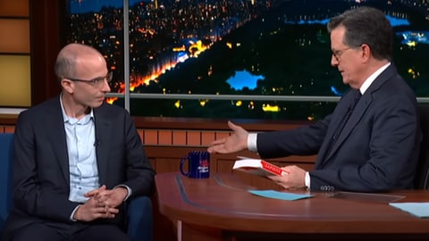 Yuval Harari (l.) bei Stephen Colbert