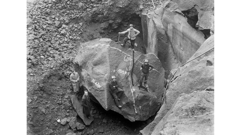 Der Mayener Fotograf Heinrich Pieroth hat zwischen 1920 und den 1950er Jahren das Leben in der Vulkaneifel fotografiert.