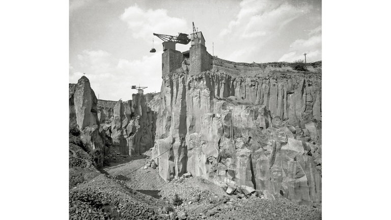 Der Mayener Fotograf Heinrich Pieroth hat zwischen 1920 und den 1950er Jahren das Leben in der Vulkaneifel fotografiert.