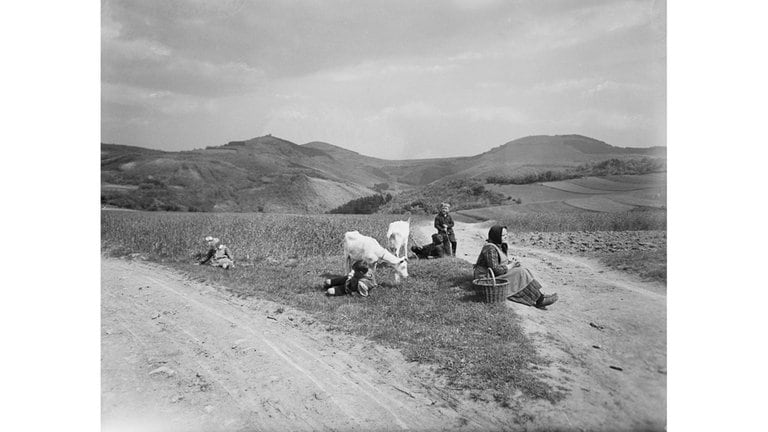 Der Mayener Fotograf Heinrich Pieroth hat zwischen 1920 und den 1950er Jahren das Leben in der Vulkaneifel fotografiert.