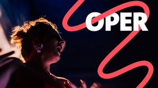 ARD Radiofestival 2024. Oper. Eine Sängerin steht im Scheinwerferlicht und singt