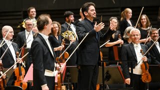 Die Münchner Philharmoniker unter der Leitung von Lahav Shani