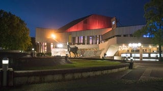 Das Badische Staatstheater Karlsruhe am Abend