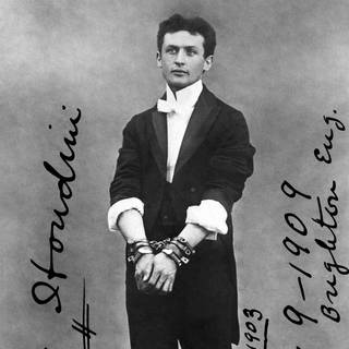 HARRY HOUDINI (1874-1926)