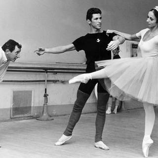 Der Choreograf John Cranko probt mit Richard Cragun und Marcia Haydee (01.09.1967)