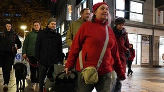 Szene aus dem "Performativer Spaziergang über die Königstraße"