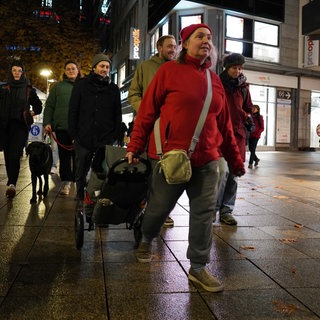 Szene aus dem "Performativer Spaziergang über die Königstraße"