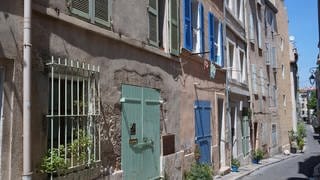 Straße im einem Altstadtviertel von Marseille, Frankreich