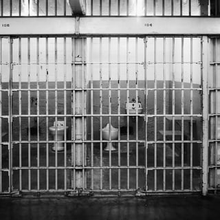 Gitterstäbe in einem Gefängnis