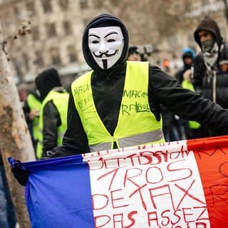 Impression von den Gelbwesten-Protesten gegen Präsident Macron auf den Champs Elysees. Paris, 15.12.2018 
