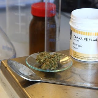 Cannabis als Medikament in einer Apotheke