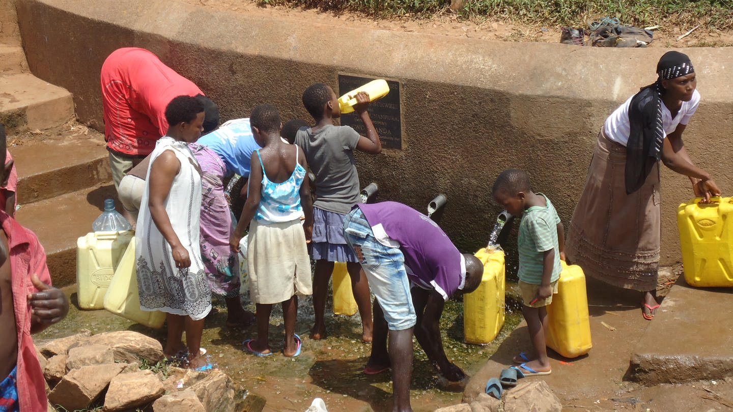 Öffentliche Wasserstelle in Ugandas Hauptstadt Kampala