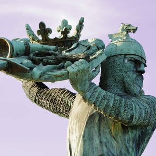 Nibelungen-Sage: Hagen versenkt den Nibelungenschatz, Statue in Worms am Rhein