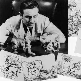 Walt Disney mit Figuren und Zeichnungen zu Schneewitchen und den 7 Zwergen