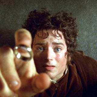 Elijah Wood als Hobbit Frodo in einer Szene aus dem Kinofilm "Der Herr der Ringe - Die Gefährten" nach der Vorlage von J.R.R. Tolkien (Archivfoto).