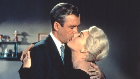 Filmszene aus "Vertigo": James Stewart küsst die Schauspielerin Kim Novak.