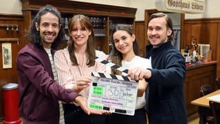 Die Schauspieler, (l-r) Alessio Hirschkorn in der Rolle des Albert, Ana-Carolina Kleine in der Rolle der Celine, Julia Obst in der Rolle der Jenny und Dominik Stricker in der Rolle des Sebastian bei der SWR Fernsehserie „Die Fallers“