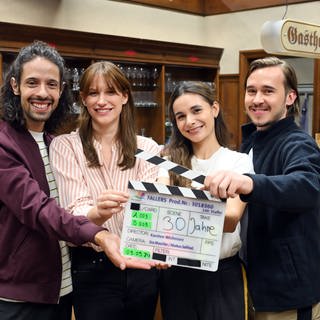 Die Schauspieler, (l-r) Alessio Hirschkorn in der Rolle des Albert, Ana-Carolina Kleine in der Rolle der Celine, Julia Obst in der Rolle der Jenny und Dominik Stricker in der Rolle des Sebastian bei der SWR Fernsehserie „Die Fallers“