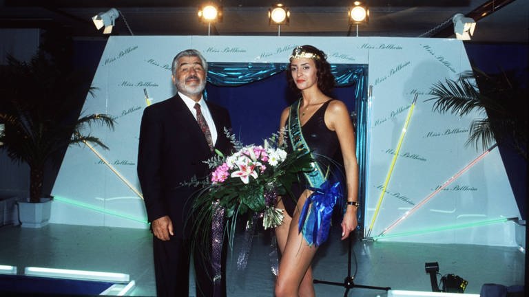 Der große Bellheim (1991) mit Mario Adorf bei einer Misswahl.