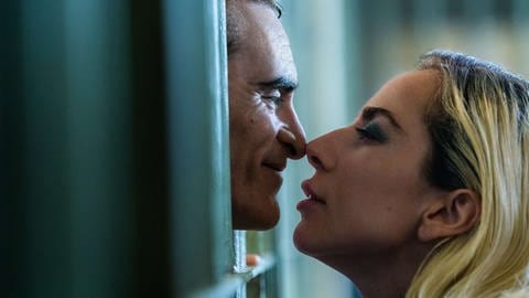 Joaquin Phoenix und Lady Gaga als Joker und Lee in Joker 2 : Folie à Deux (2024) 