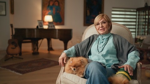 Szene aus dem Dokumentarfilm "„Googoosh – Made of Fire“ von Niloufar Taghizade