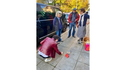 Schauspielerin Eleanor Reissa bei der Stolpersteinverlegung in Stuttgart