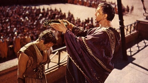 Ben Hur erhält den Lorbeerkranz als Sieger des Wagenrennens.(Filmstill, 1959)