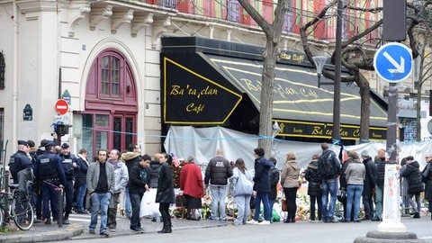 Menschenströme nach dem Anschlag auf die Konzerthalle Bataclan