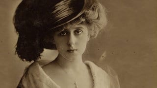 junge Frau, Frankreich, um 1900, Motiv zum Hörspiel "Die Gefangene" nach Marcel Proust