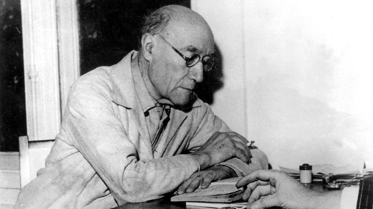 André Gide am Schreibtisch