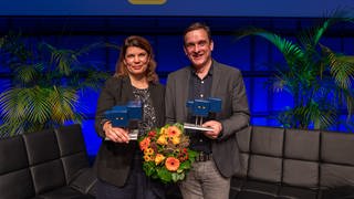 Helgard Haug und Thilo Guschas, die Preisträger des Deutschen Hörspielpreises der ARD 2019