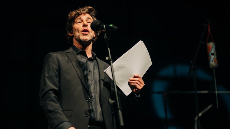 Der Schauspieler Markus Meyer beim Live-Hörspiel "Der Mieter"