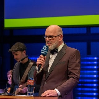 Moderator Thomas Böhm auf der Bühne