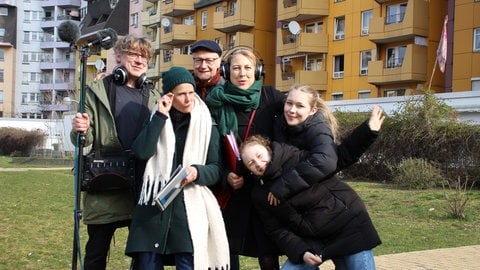 Hermann Bohlen und Judith Lorentz mit Hörspielteam