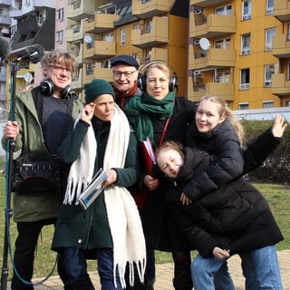 Hermann Bohlen und Judith Lorentz mit Hörspielteam