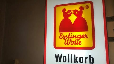 Werbung für die hauseigene Wolle in der Villa Merkel