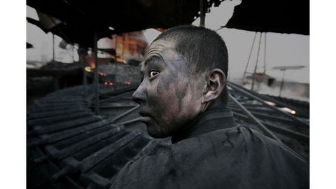 Lu Guang, Worker in a small smeltering factory, Wuhai