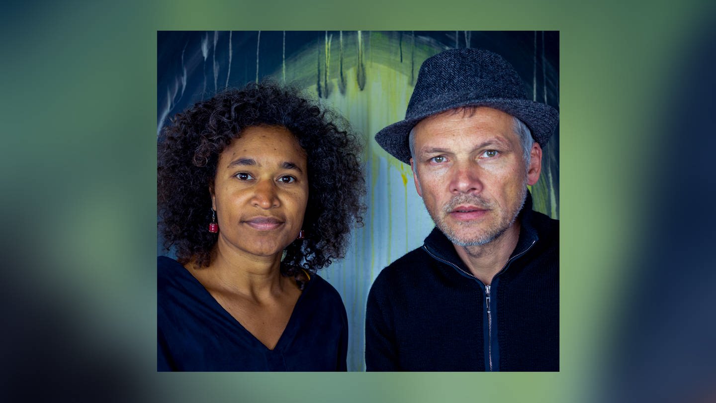 Das Künstlerehepaar Ingrid Mwangi und Robert Hutter aus Ludwigshafen