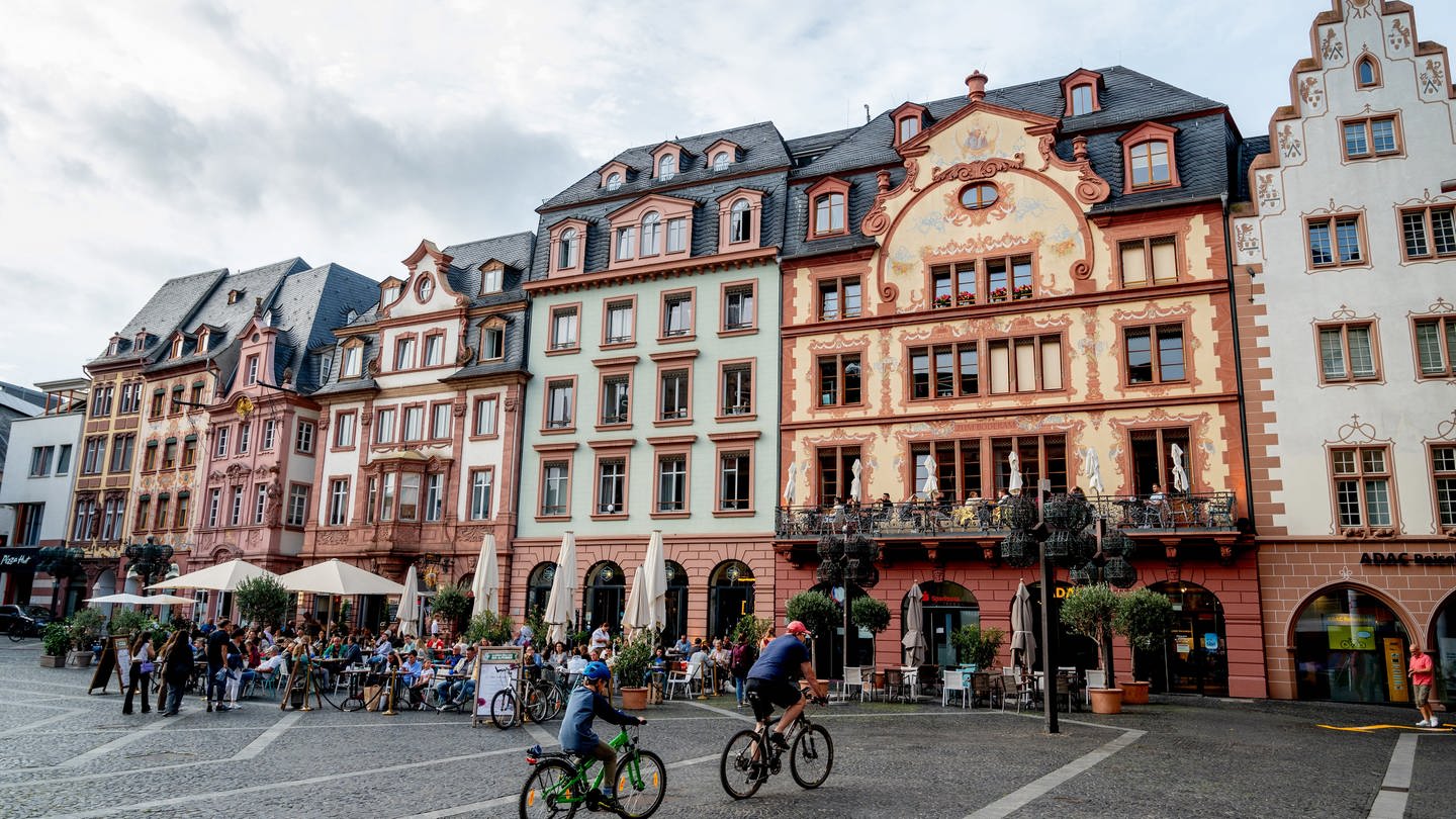 istorische Häuser am Marktplatz in der Altstadt von Mainz