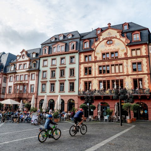 istorische Häuser am Marktplatz in der Altstadt von Mainz